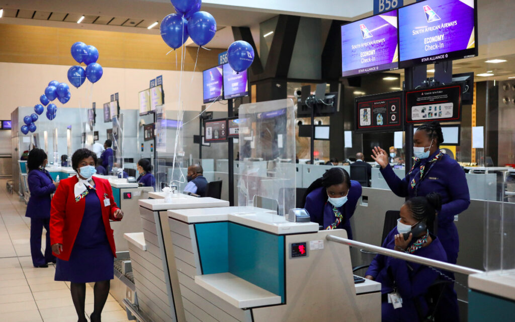 Restricciones de viaje por Omicron 'castigan' al país, denuncia Sudáfrica