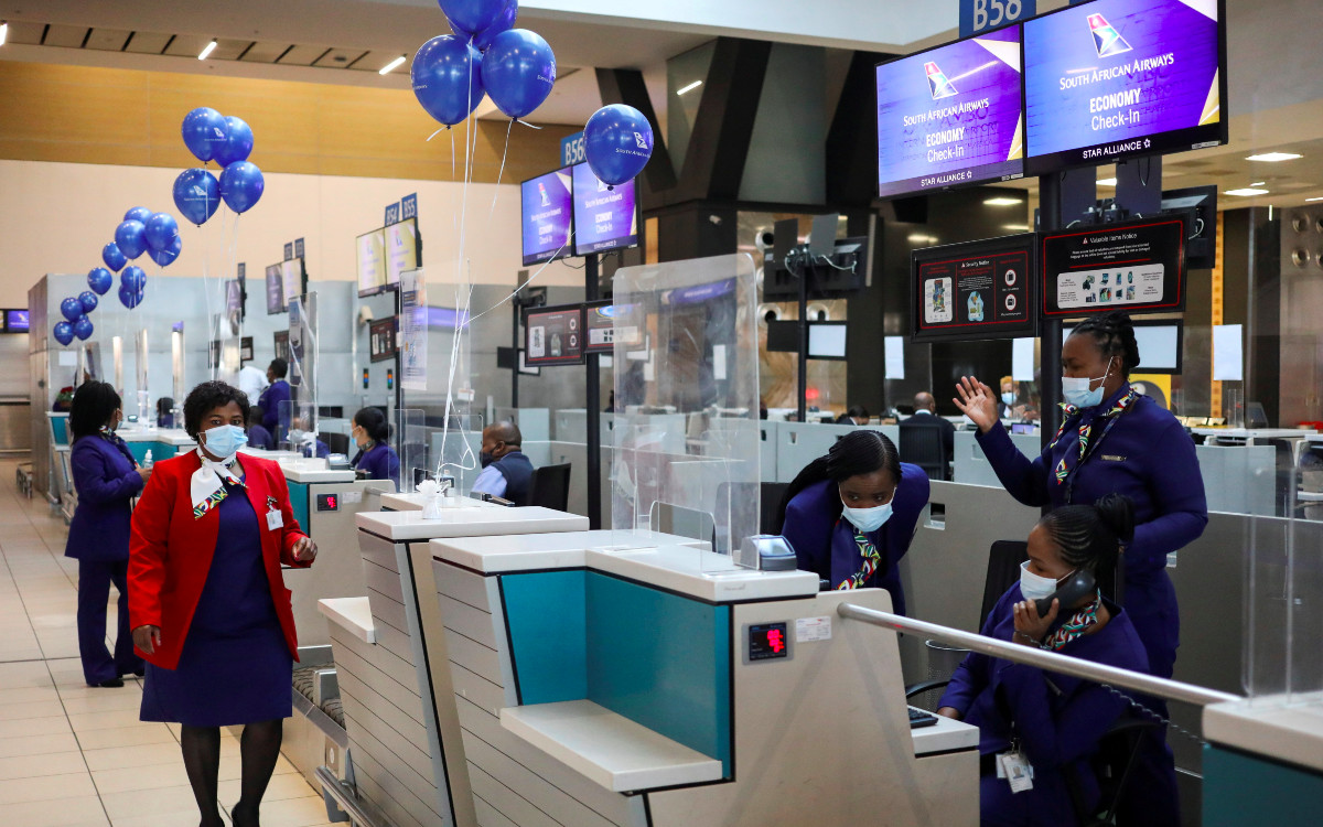 Restricciones de viaje por Omicron 'castigan' al país, denuncia Sudáfrica