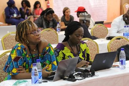 Una imagen de dos de las activistas participantes en la reunión previa del grupo Africtivistes en Uagadugú en 2018.