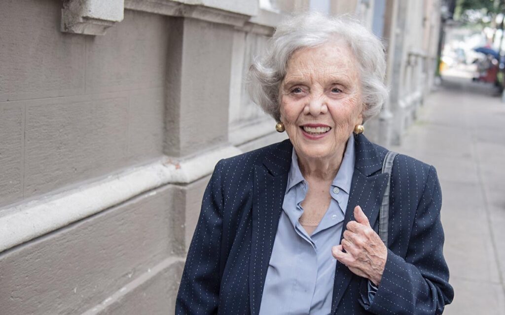 Roban la casa de la escritora Elena Poniatowska en la CDMX; ella se encuentra bien, informó su hijo
