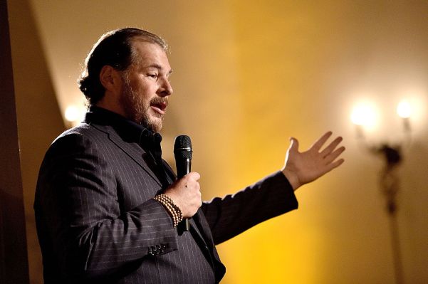 Salesforce se asocia con Apple para profundizar en los mercados empresariales móviles
