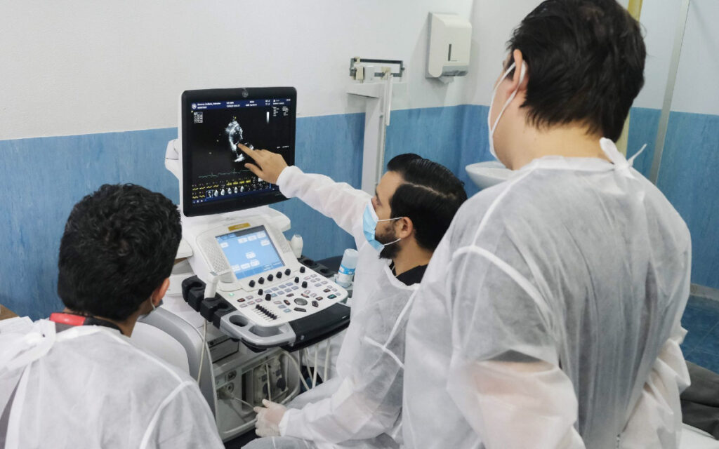 Salud: 49 mil médicos se postularon para una especialidad… solo seleccionaron a 18 mil