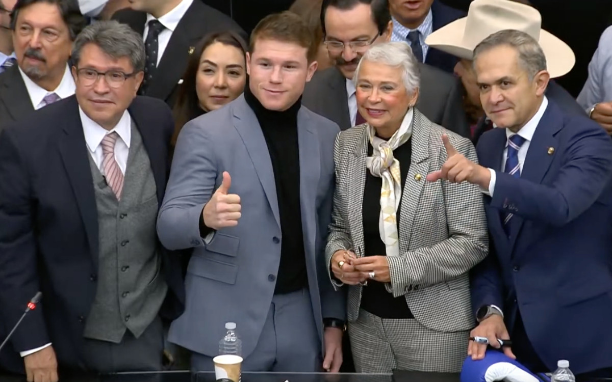 Senadores hacen fila para tomarse la foto con ‘El Canelo’ Álvarez
