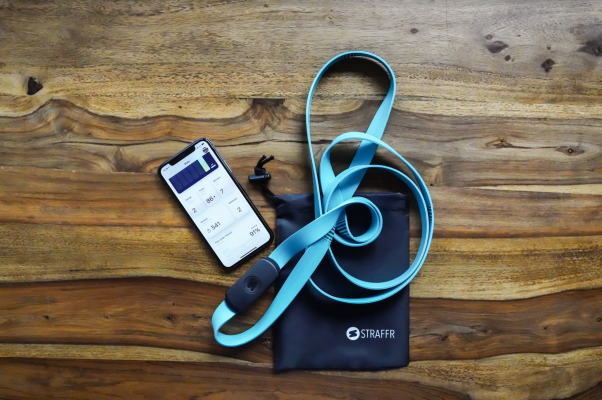 Straffr es una banda de resistencia inteligente que le ayuda a hacer ejercicio mientras viaja