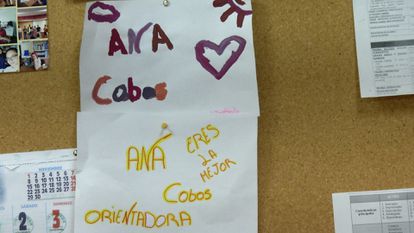 Carteles y fotos en el despacho de la orientadora Ana Cobos en el instituto Ben Gabirol de Málaga. 