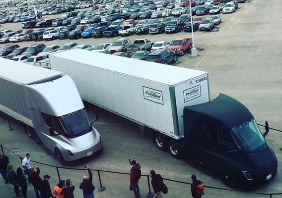 Tesla Semi realiza su primera carga de producción con baterías a bordo
