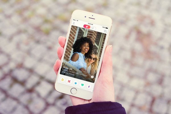 Tinder despide al jefe de comunicaciones y a otros empleados que demandaron a la empresa