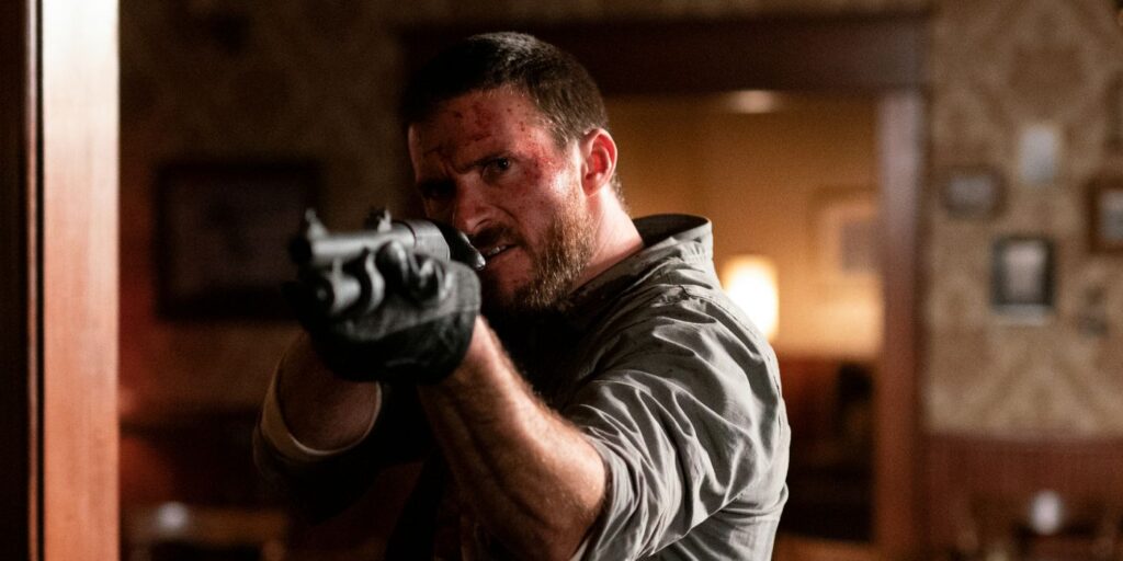 Tráiler peligroso: Scott Eastwood huye de Famke Janssen [EXCLUSIVE]