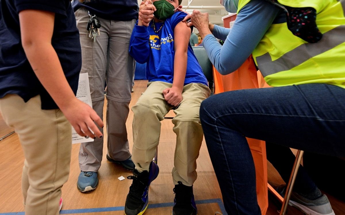 Vacuna contra Covid-19 dio protección completa a largo plazo en adolescentes: Pfizer