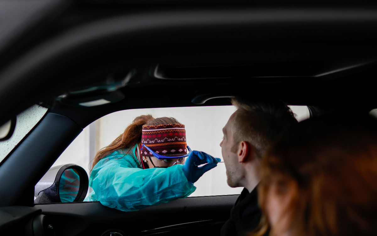 Variante Omicron del Covid-19 aparece en Alemania, Reino Unido e Italia