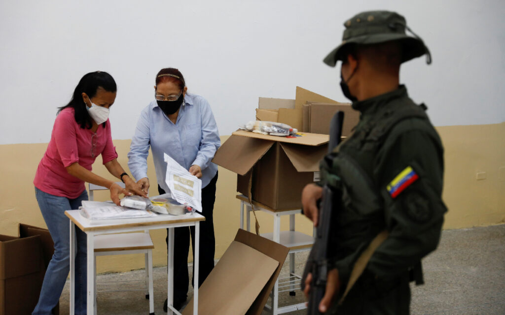 Venezuela regresa a las urnas en medio de desconfianza y divisiones en la oposición