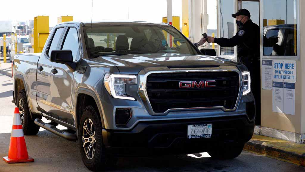 Visitantes deberán vacunarse para ingresar a EEUU por las fronteras terrestres