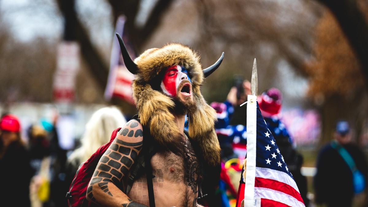 “hombre bisonte” buscaría apelar condena por asalto al Capitolio