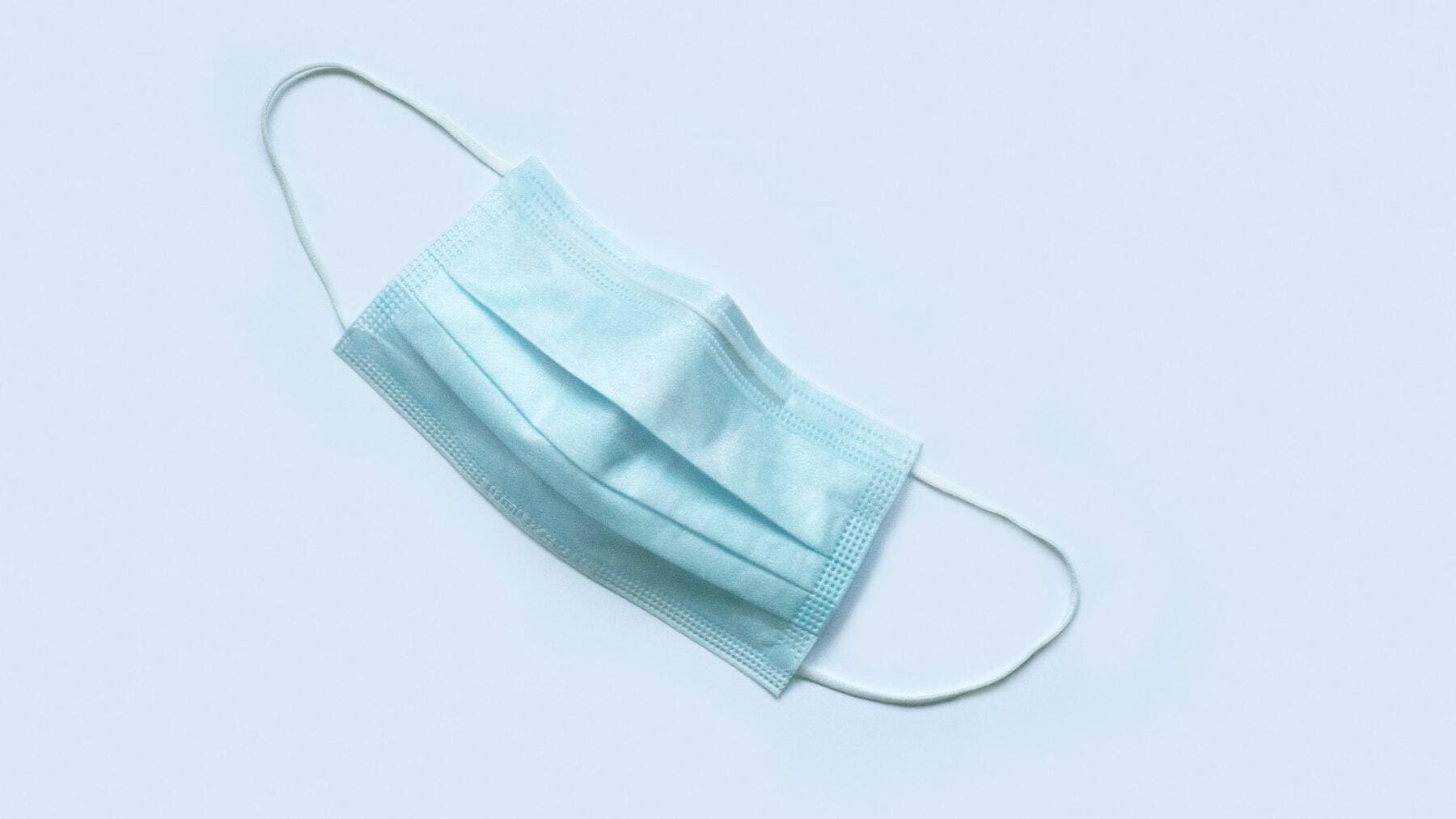 ¿Cuándo podremos dejar de llevar la mascarilla en interiores?