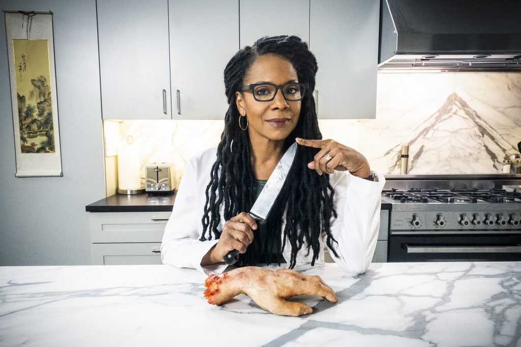 ‘The Bite’, la surrealista serie que juega con el coronavirus y los zombies