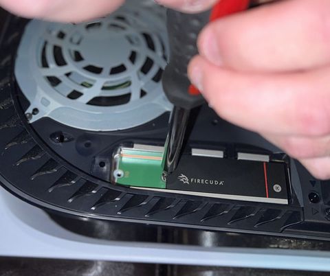 Monte SSD PS5 montaje ssd ps5