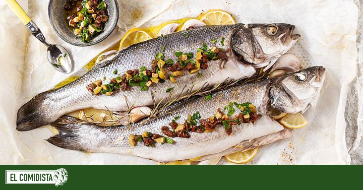 Pescado en papillote con mantequilla de ajo, hierbas y limón