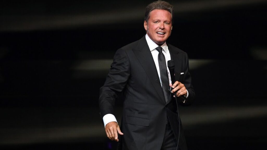 Autora afirma que Luis Miguel “sabe” que su padre mató a su madre