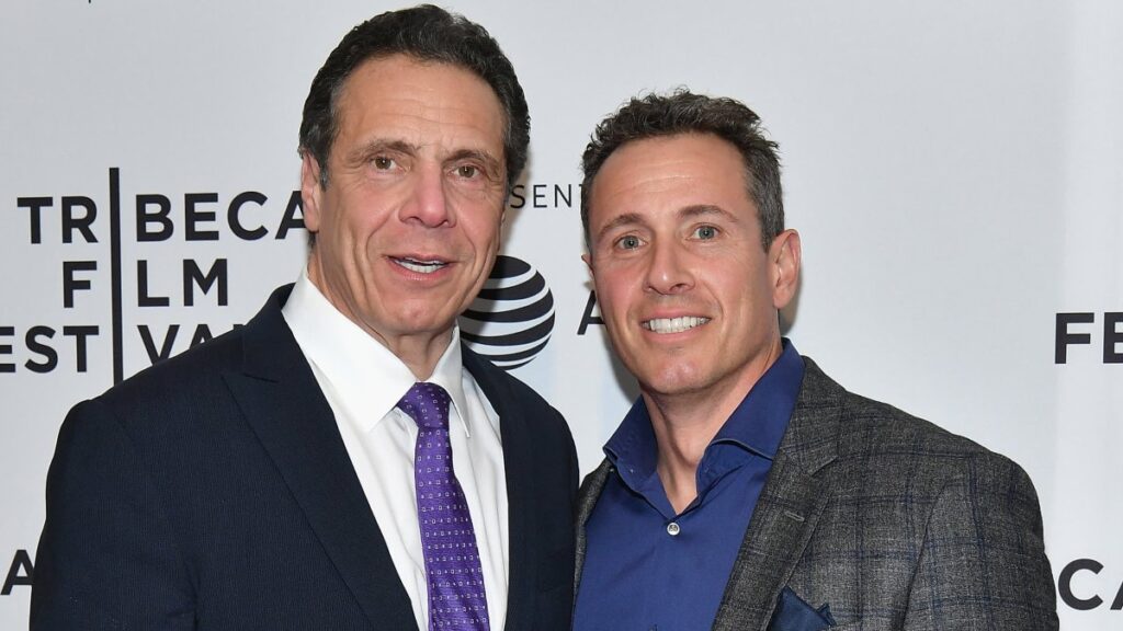 CNN despide a Chris Cuomo por ayudar a su hermano en el escándalo