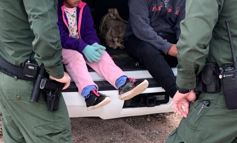 Funcionaria: en vía de ser reunificadas más de 200 familias migrantes separadas en la frontera