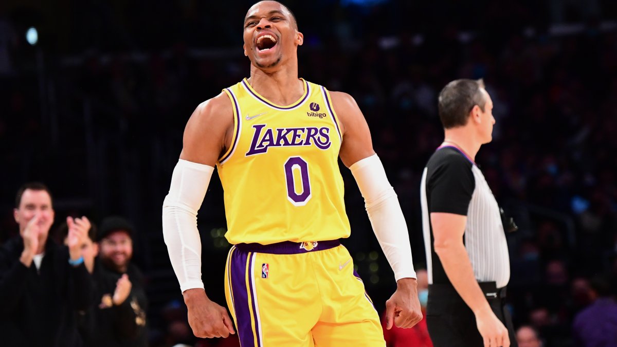 Defensa de los Lakers somete a los Celtics
