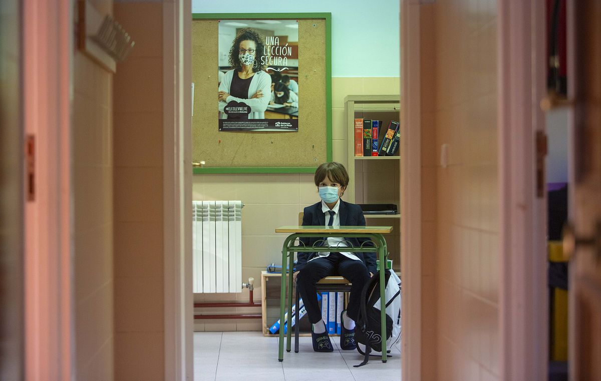 Las claves de la covid en los colegios: ¿tendrá que hacer cuarentena un niño vacunado si hay un positivo en su grupo burbuja?