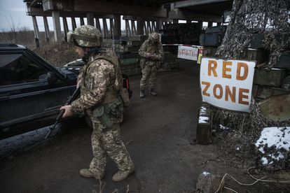 Puesto de control a una franja de la zona roja en la línea del frente, la semana pasada cerca de Pisky. 