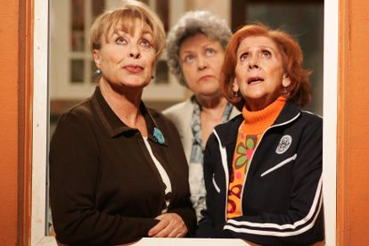 Gemma Cuervo, Emma Penella y Mariví Bilbao, en un instante de 'Aquí no hay quien viva'