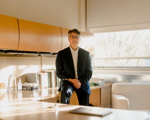 El profesor Jeff Sakamoto y los estudiantes fotografiados en su laboratorio el viernes 22/10/21 en la Universidad de Michigan en Ann Arbor, MI el profesor jeff sakamoto y los estudiantes fotografiados en su laboratorio el viernes 102221 en la universidad de michigan en ann arbor, mi