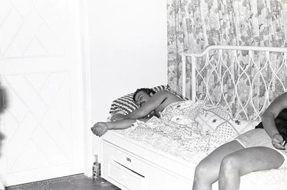 Pablo Escobar dormido al  amanecer del día de su cumpleaños numero 31 en la Hacienda Nápoles. 1 de diciembre de 1980.