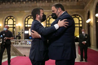 Pere Aragonès, el día de su investidura, con Oriol Junqueras.