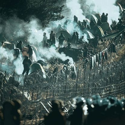 Hundreds of migrants camp at the Belarus side of the border with Poland near Kuznica Bialostocka, Poland, in this photograph released by the Polish Defence Ministry, November 10, 2021. MON/Handout via REUTERS THIS IMAGE HAS BEEN SUPPLIED BY A THIRD PARTY TPX IMAGES OF THE DAY