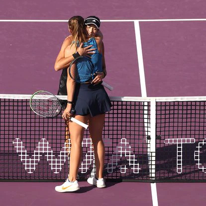 GUADALAJARA, MEXICO - NOVEMBER 16: Paula Badosa of Spain greets Garbiñe Muguruza of Spain after their Women's Singles semifinal match at Centro Panamericano de Tenis on November 16, 2021 in Guadalajara, Mexico. (Photo by Fernando de Dios/Getty Images)