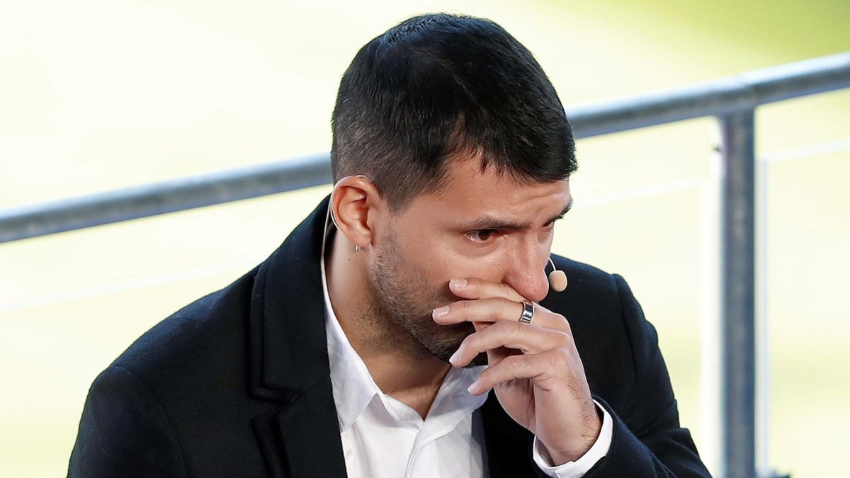 Duro final: entre lágrimas, Kun Agüero anuncia su retiro del fútbol por problema cardíaco