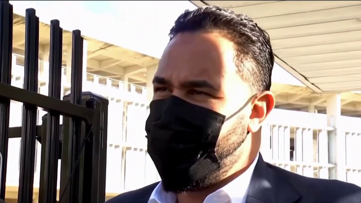 Raphy Pina, pareja de Natti Natasha, es hallado culpable de posesión ilegal de armas