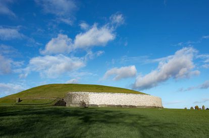 Túmulo funerario de Newgrange, en Irlanda.