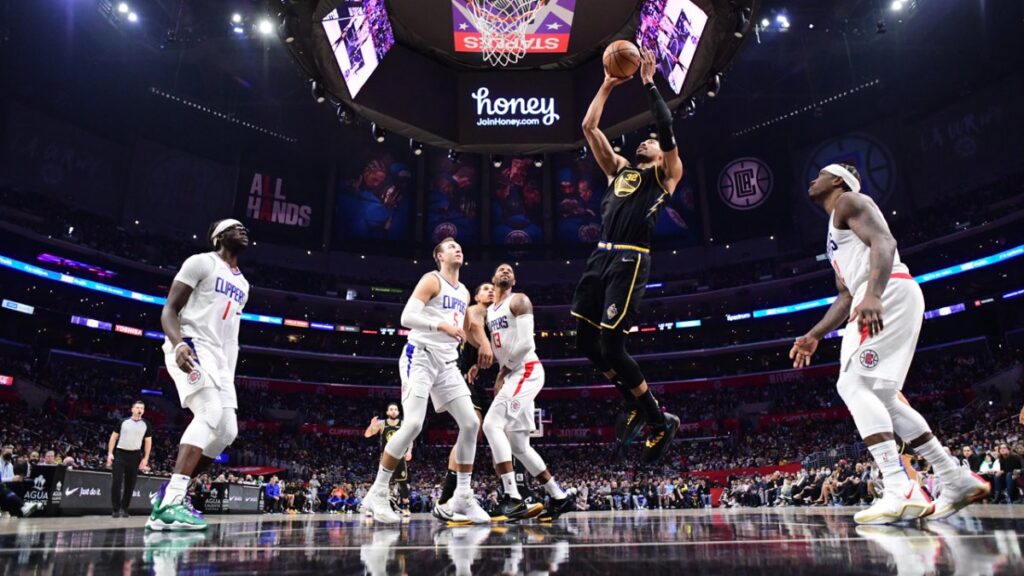Nuggets remontan ventaja para vencer a Clippers 103-100