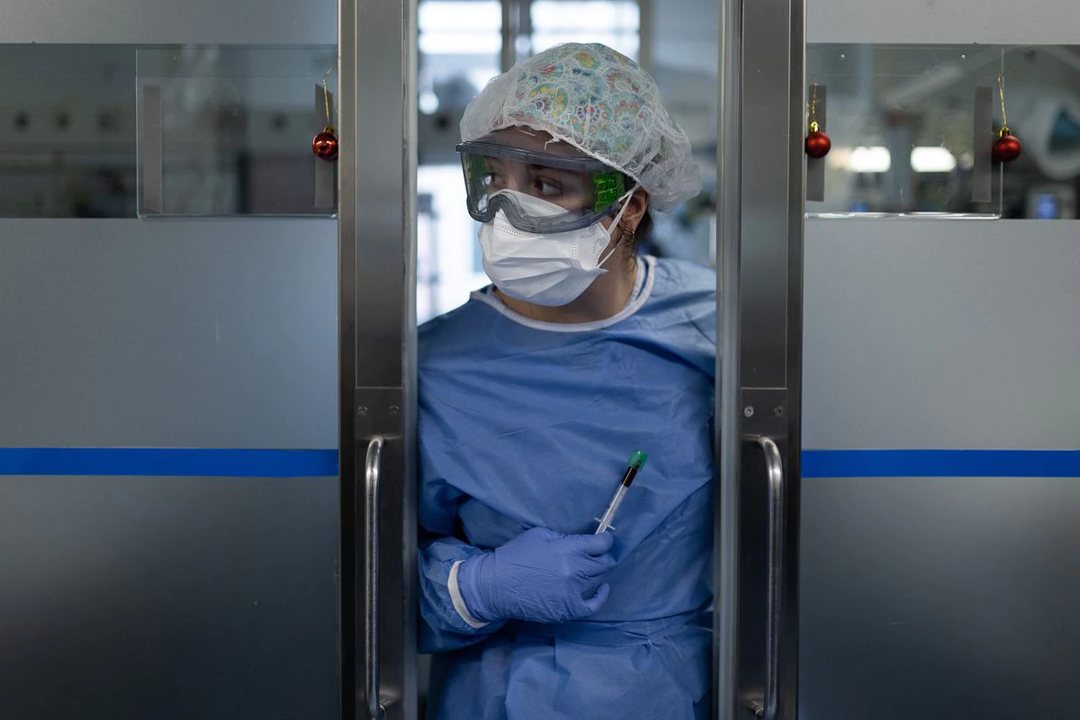 Segundas Navidades con una crisis del coronavirus en la UCI: “Cuando parece que todo va bien, volvemos a empezar”