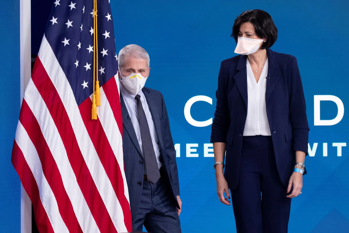 EE UU recomienda acortar el aislamiento de los infectados de covid a cinco días