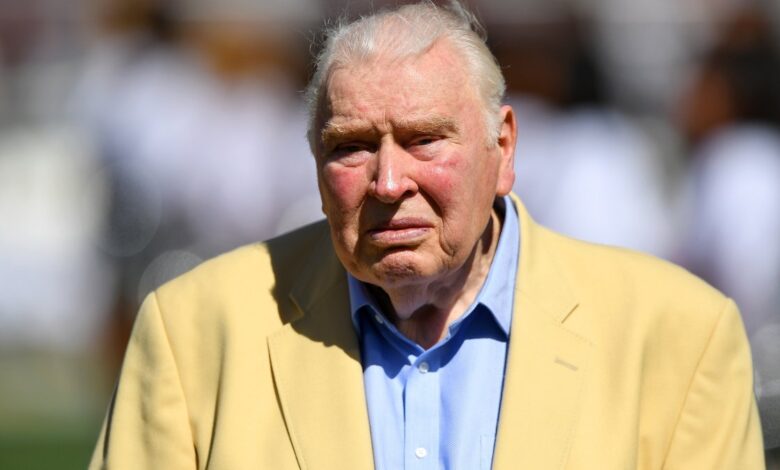 Fallece John Madden, legendario entrenador ganador del Super Bowl y locutor de la NFL