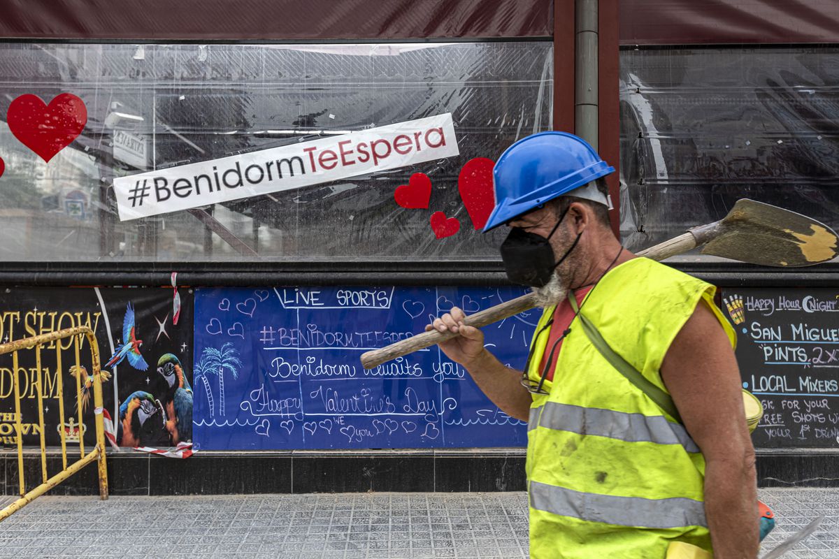 El Gobierno mantendrá el salario mínimo en 965 euros a la espera de negociar una nueva subida con los agentes sociales