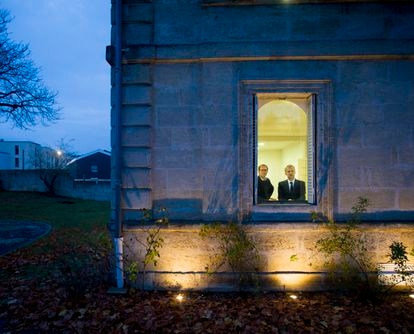 Los Brokers Jeremy Quievre, a la izquierda,, de Excellence Vin, y Laurent Quancard, uno de los courtier de más prestigio, especializados en los últimos tiempos en grandes vinos extranjeros, en su sede en Burdeos.