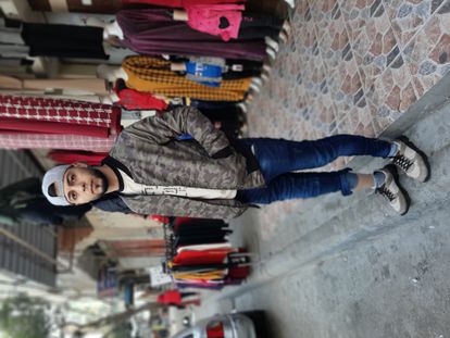 Monser Nader Abali, de 27 años, que perdió una pierna en 2018 en la frontera de Israel, en el campo de refugiados de Shati (Gaza), el pasado día 13. 
