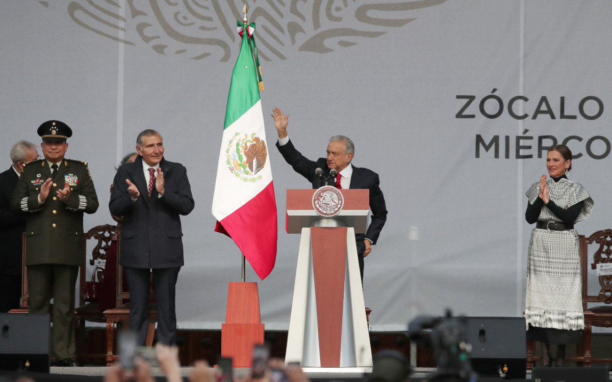 AMLO presume logros y remacha sus fundamentos políticos frente a 250 mil personas