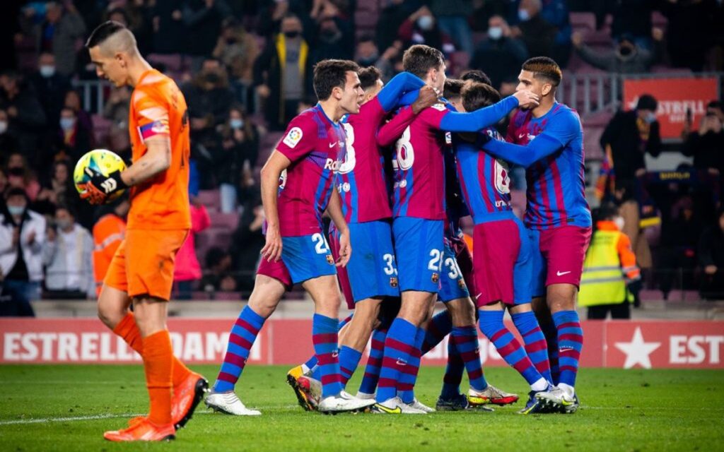 Alcanza agónico triunfo Barcelona ante el Elche; 'son tres puntos de oro': Xavi Hernández