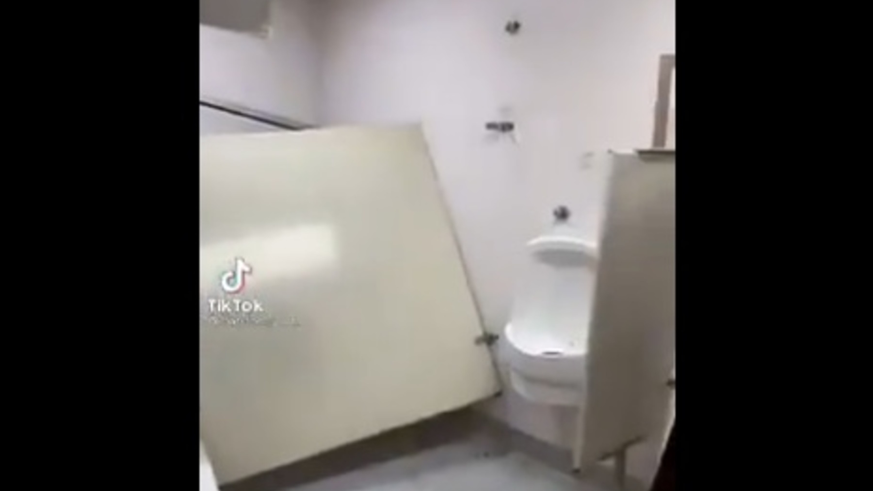 Alumnos destrozan un colegio por un absurdo reto de TikTok