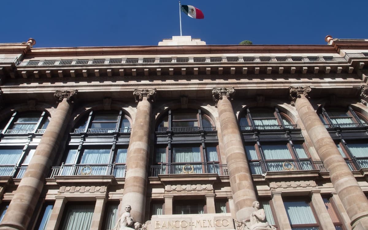 Menor crecimiento y mayor inflación pronostican analistas: Banxico