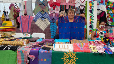 Artesana mixteca fue a exposición en NY, al volver el SAT la retuvo para cobrarle impuestos
