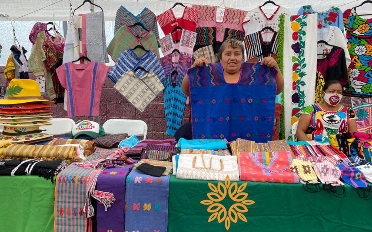 Artesana mixteca fue a exposición en NY, al volver el SAT la retuvo para cobrarle impuestos