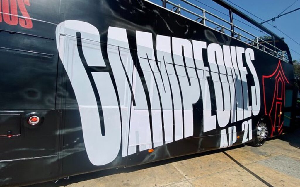 Así transcurre el desfile del campeón Atlas por Guadalajara | Videos